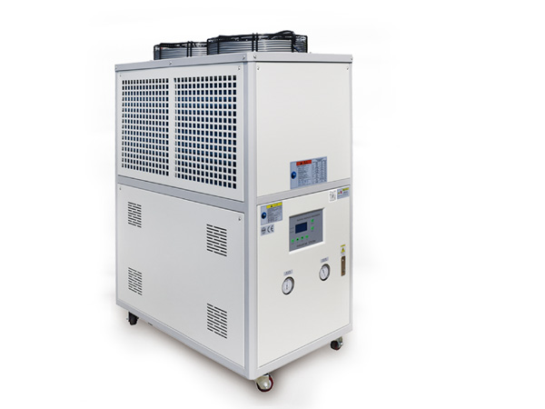 不同行業(yè)中冷水機的定制化應(yīng)用方案